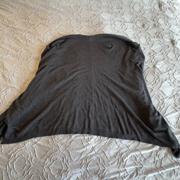 Forever 21 Short Sleeve Knitted Shall - Picture 4 of 4